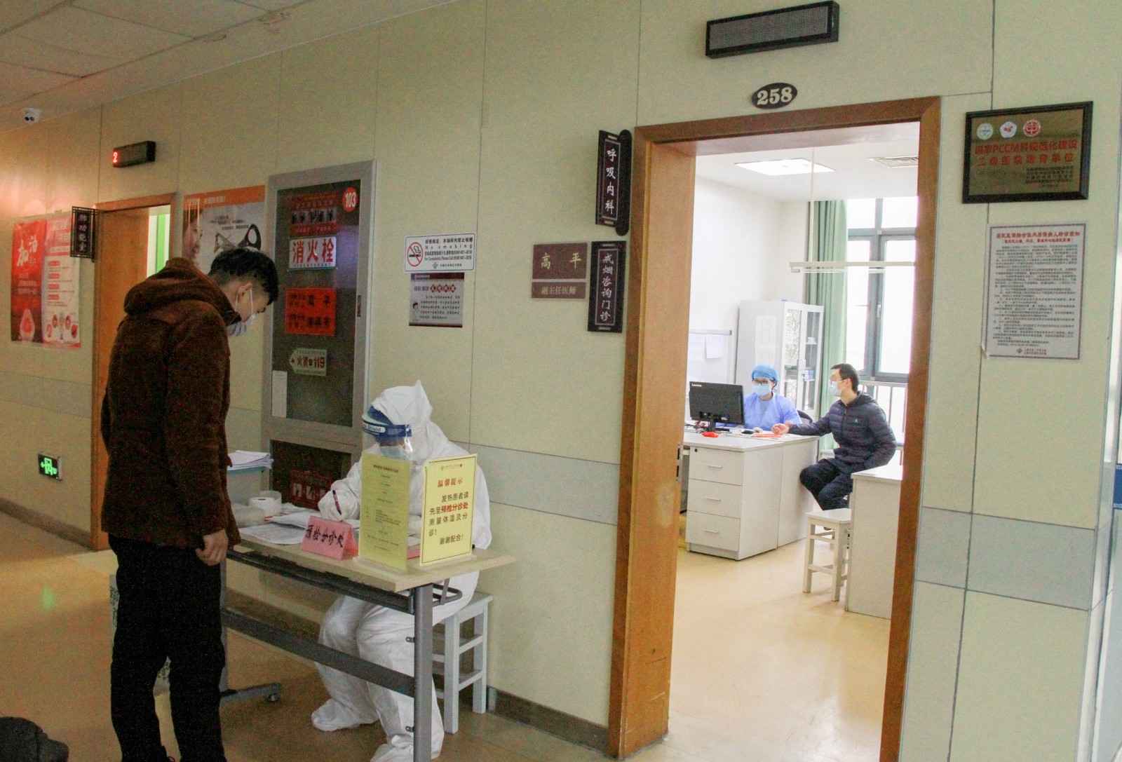 肺病科门口小.jpg 肺病科门口小.jpg