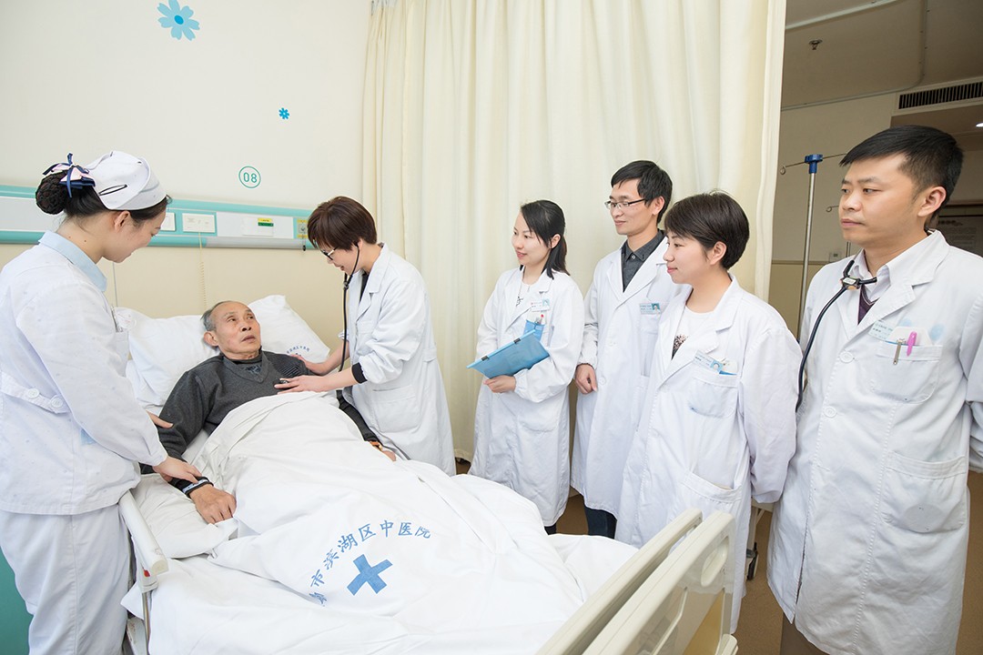 CG9A2571呼吸科医生查床照.jpg CG9A2571呼吸科医生查床照.jpg