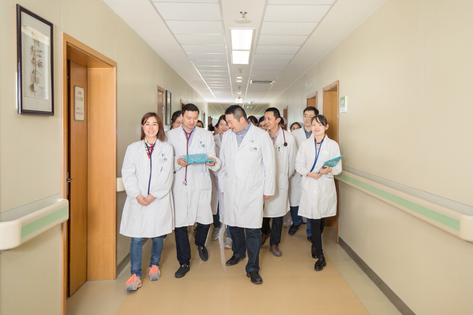 CG9A2529 脾胃病科集体走廊行走照.jpg